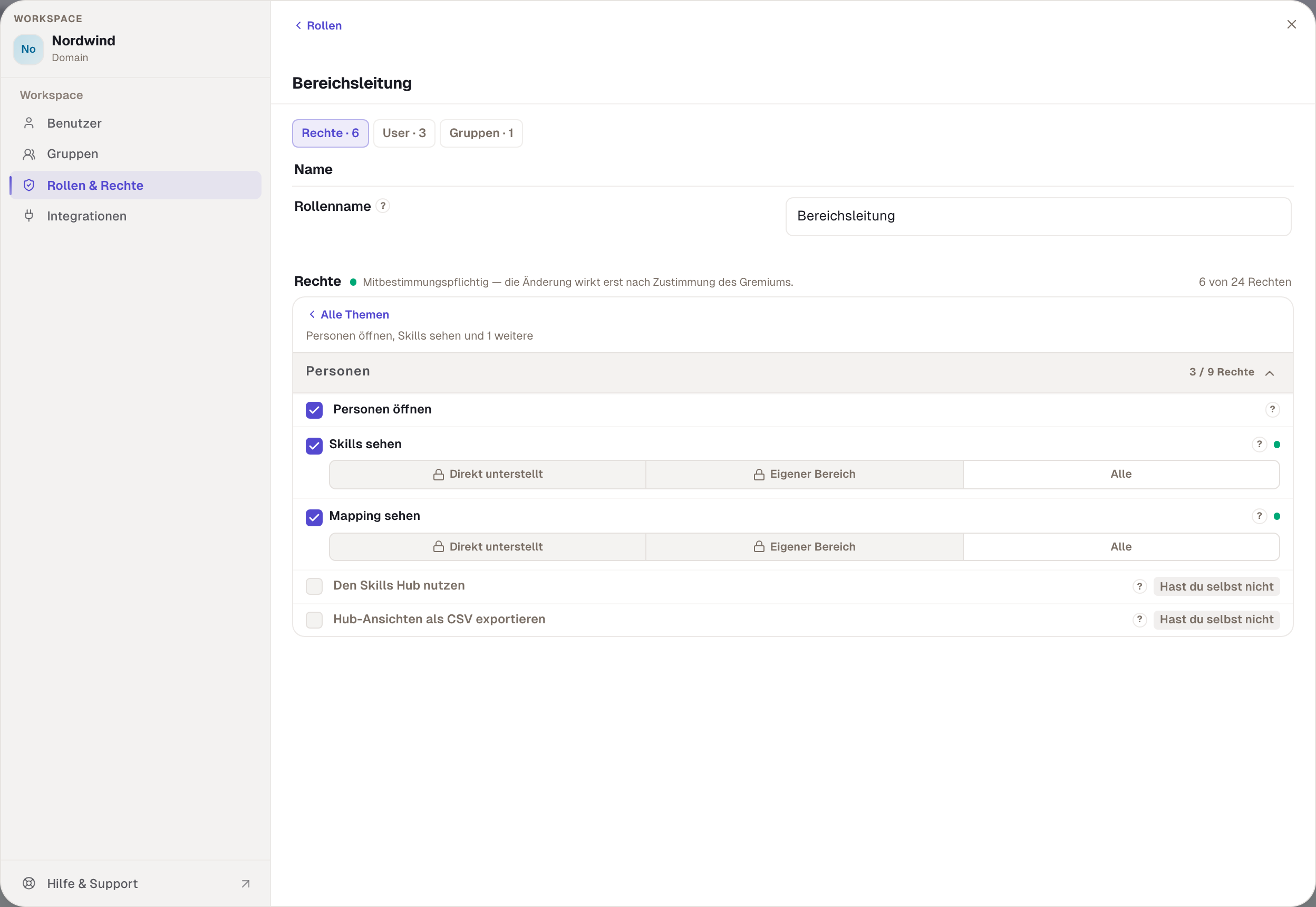 Ben Carter hält „Rollen & Rechte“, aber weder den Skills Hub noch die engeren Reichweiten. Im Editor sind diese Stufen für ihn gesperrt, am Hub steht „Hast du selbst nicht“.