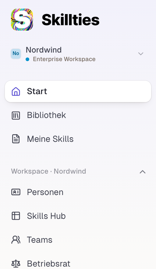 Dieselbe Seitenleiste für Robert Lang als Admin: Der Skills Hub kommt dazu, weil Plan, Schalter und Recht zusammenkommen.